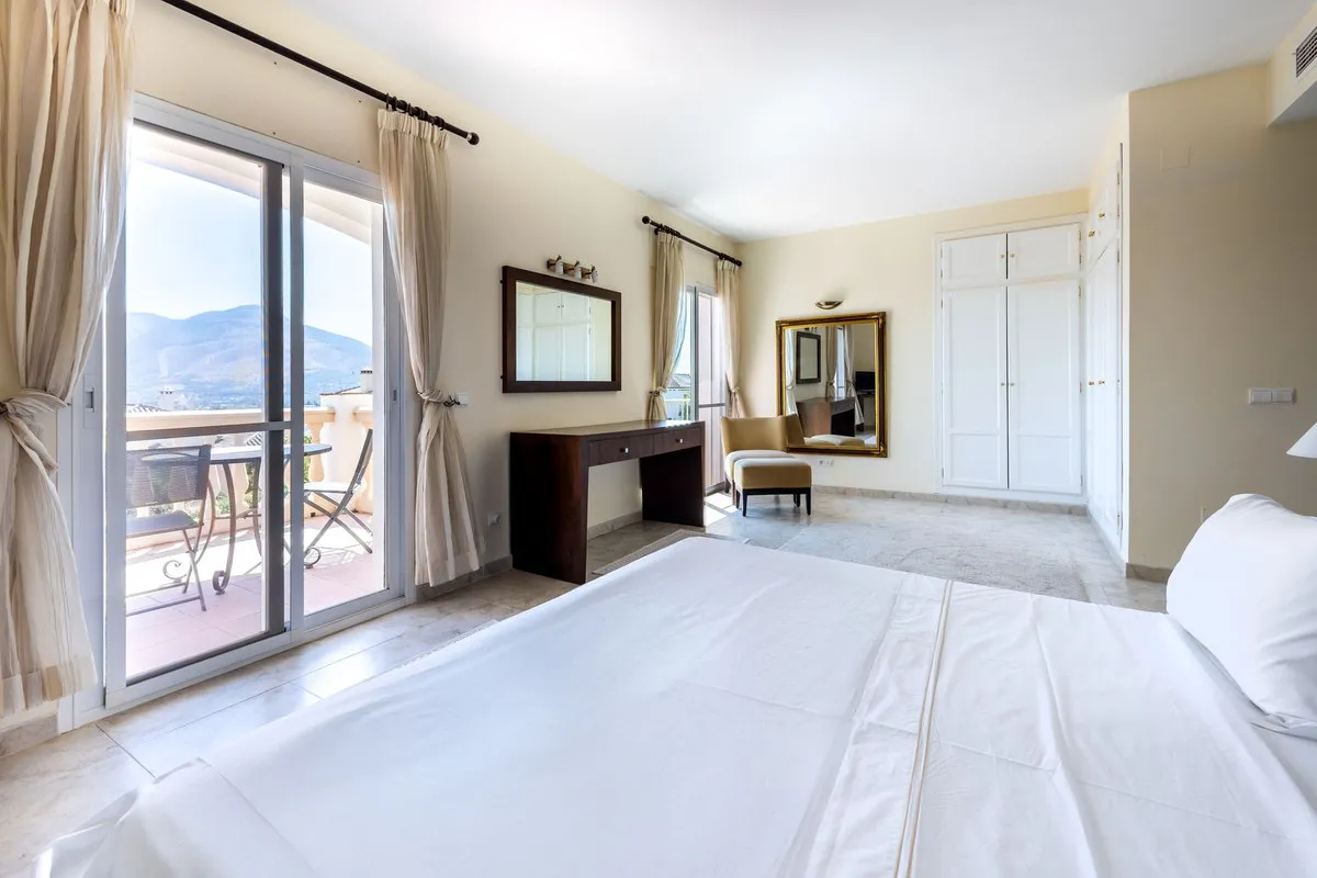 b87217e0-32bd-43a9-b83b-1ffcfe85d48a