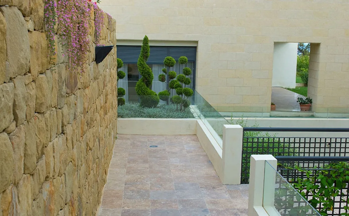 e9461470-da1b-4a75-9ff7-1d81e2756ed5