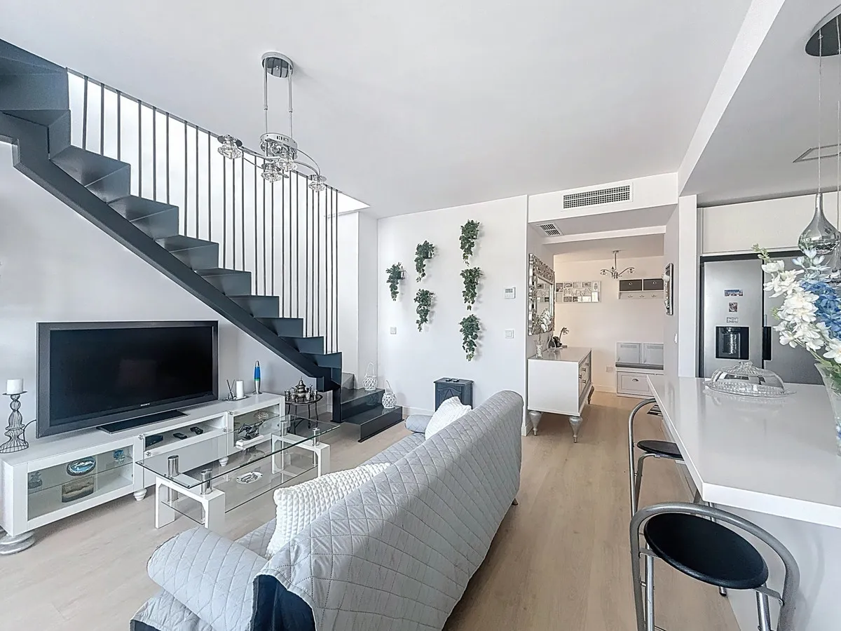 eba5b81f-8c5d-4f2a-a553-ea211839ce00