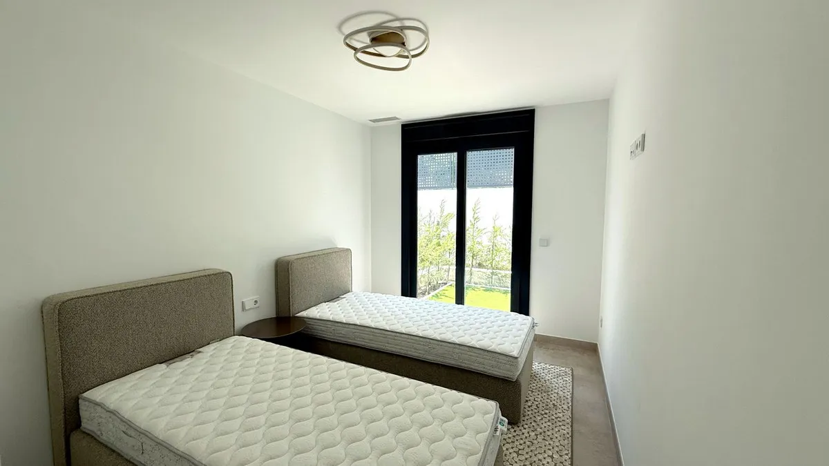 39359354-15ec-4b2f-a134-6253c39b36e7