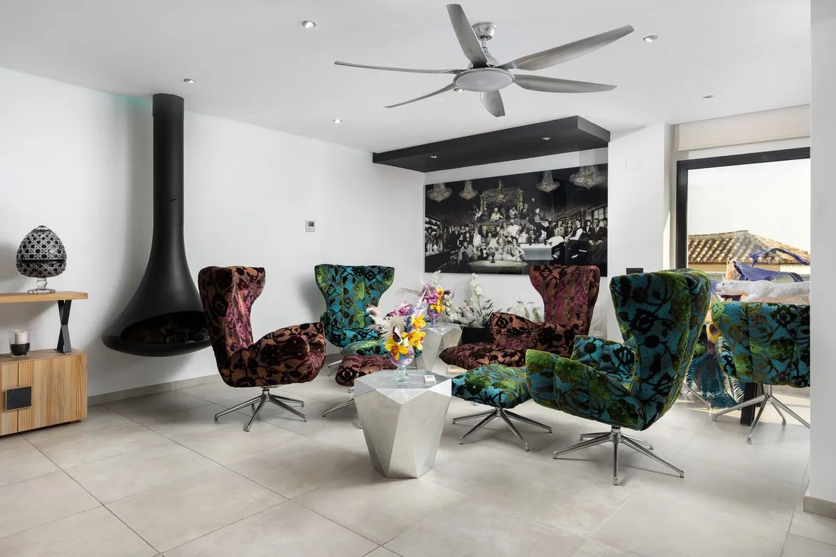 34037266-6b20-4a06-94d3-de77739c0236