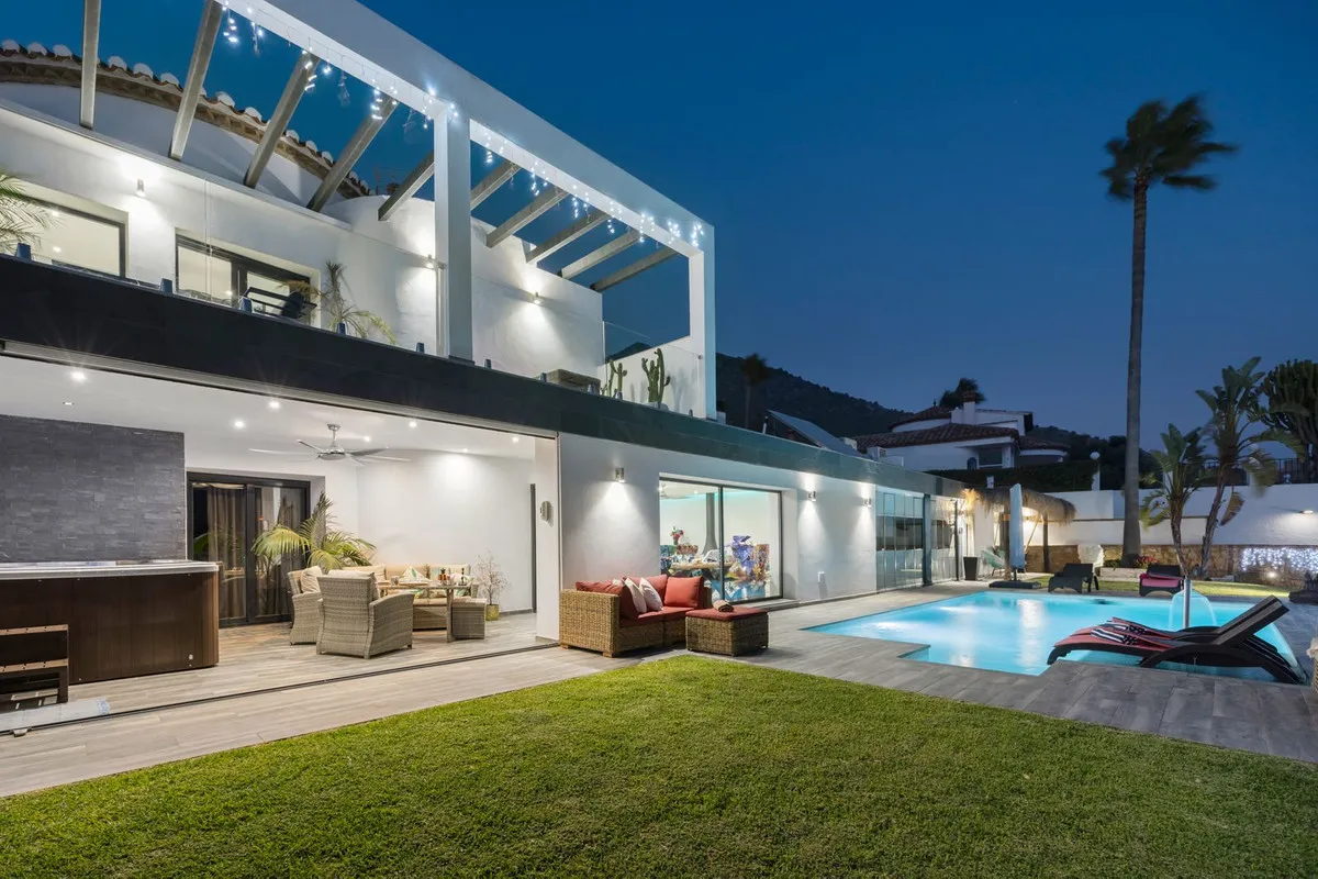 3b8eba17-33bd-41a8-956e-900a066a884b