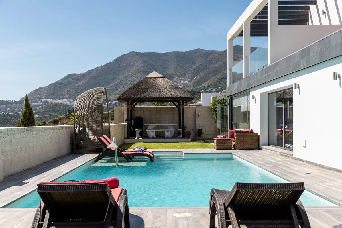 a1b81ad6-a853-45f2-96f1-641b6bb70e8e