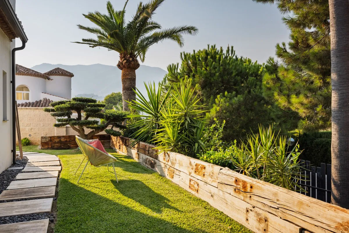 d30b5ded-e01f-4a44-a0d6-f3ffb82c33d4