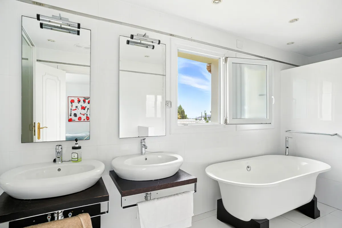 573e61e6-08ed-4554-bdbe-ef7c0d1c604b