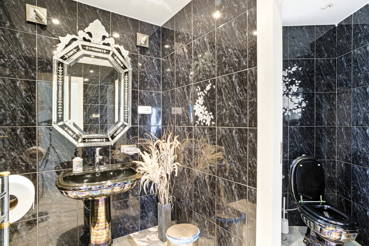 83d7b38b-ae1c-498d-976f-976ea3a1bb40