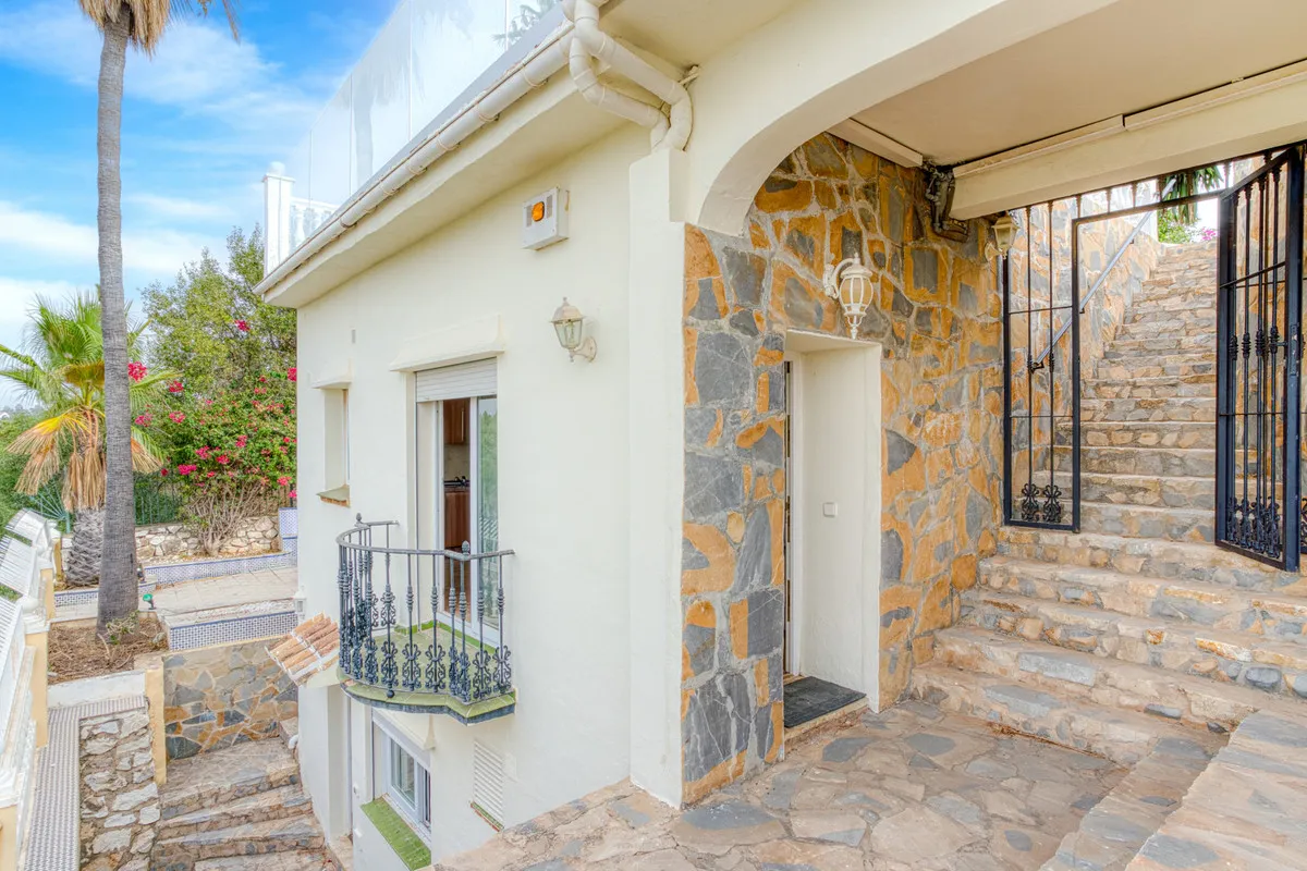 a103dc18-5e35-43e6-b65c-a21b90fb18bf