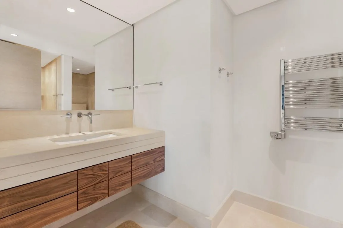 9da9971b-df04-42e1-920d-588a305b328f