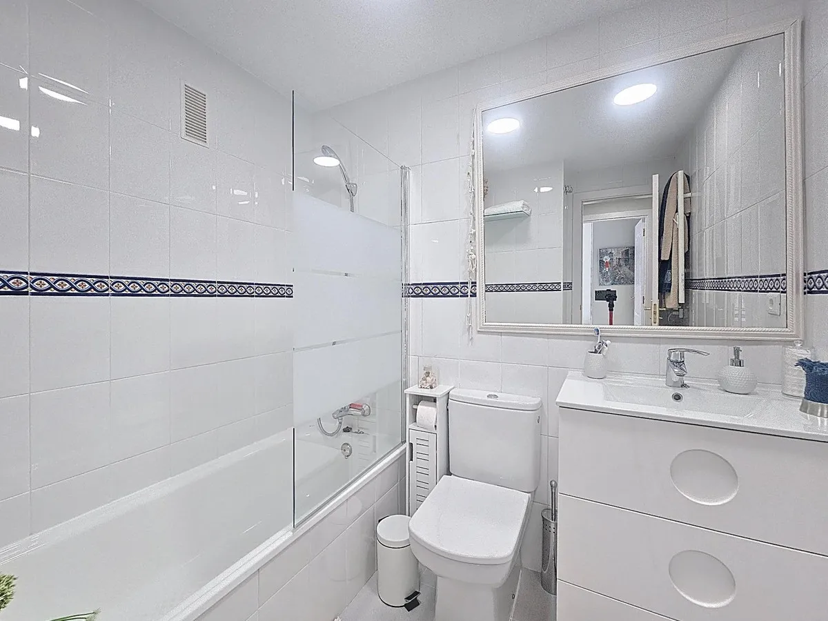 63bda0f5-c5aa-4f1f-be93-cf7bdfcb33c4