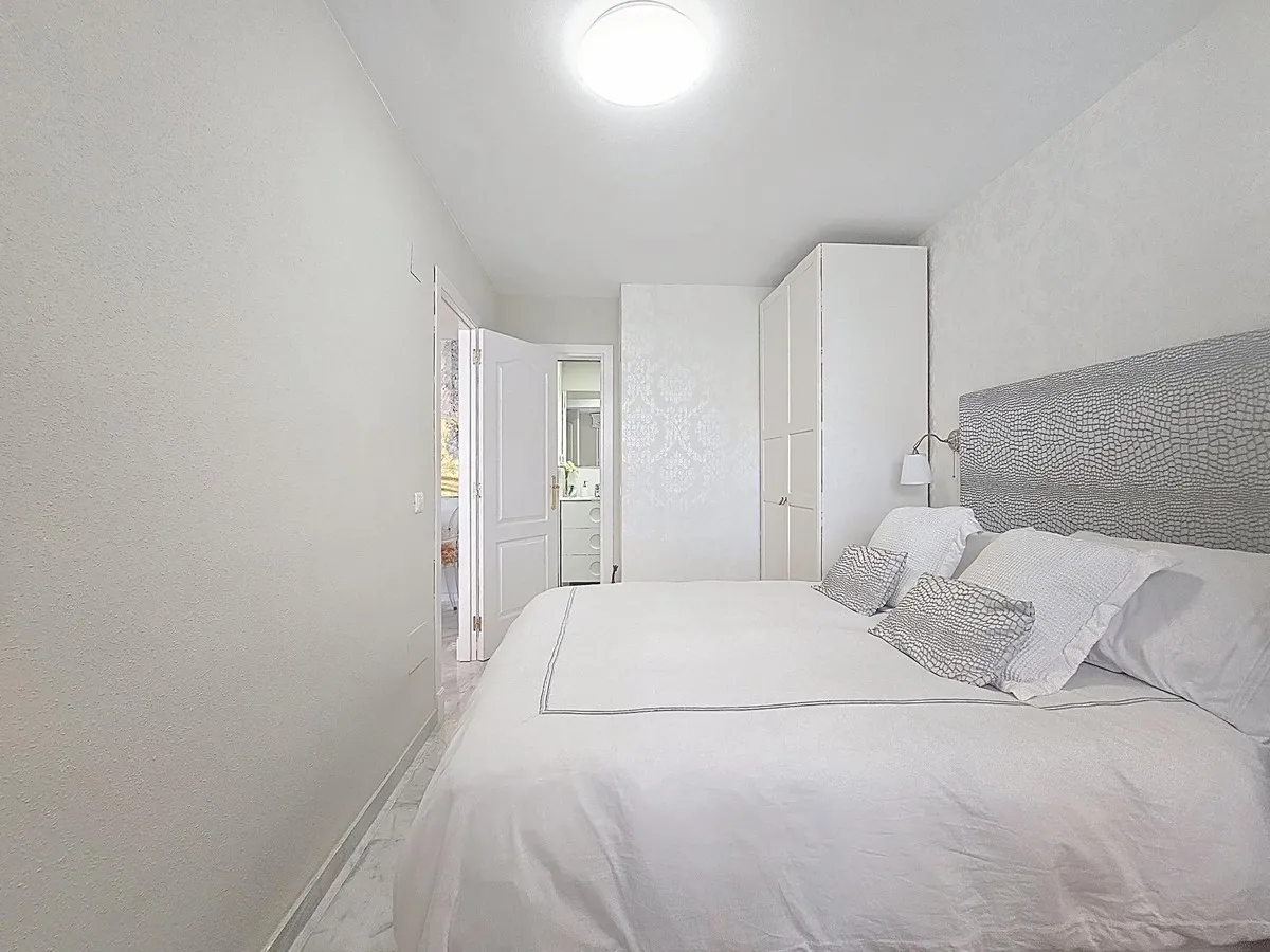 6d9b28bb-6898-4916-ac47-15035efa2afc