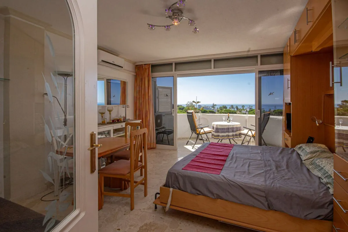 c2426a2b-e541-4894-aa65-89bbb8891849