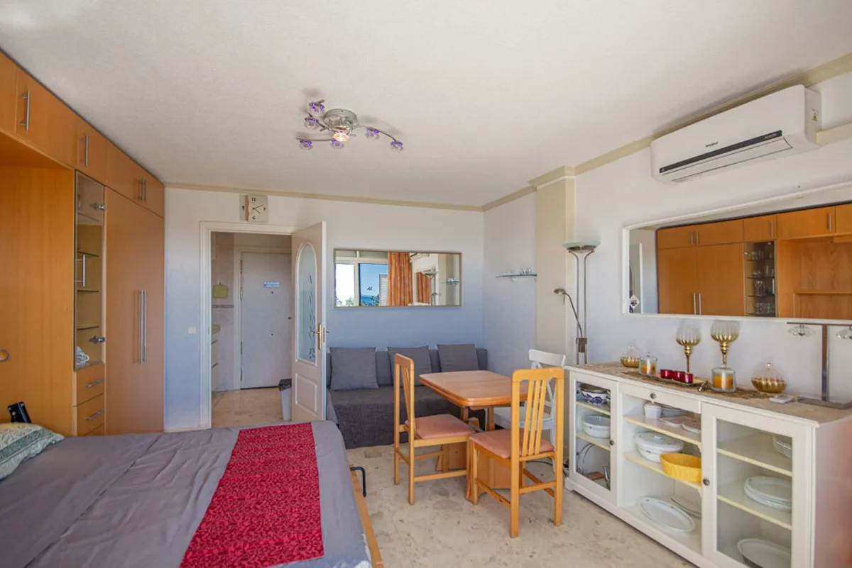 c9db4003-aec2-4f1e-9e7d-b82e77ca7f96