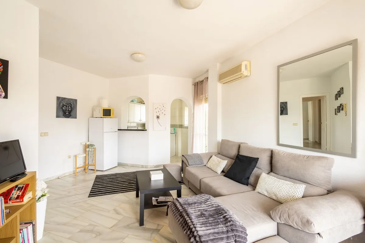 e30b93c9-c9a4-454c-a5a8-c7ae06f8e006