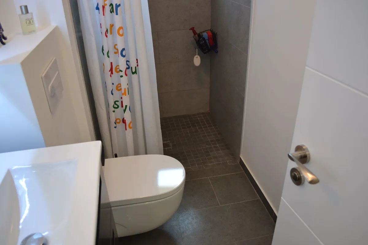 930ab836-c972-490a-b38d-9e80ab0e5bd1