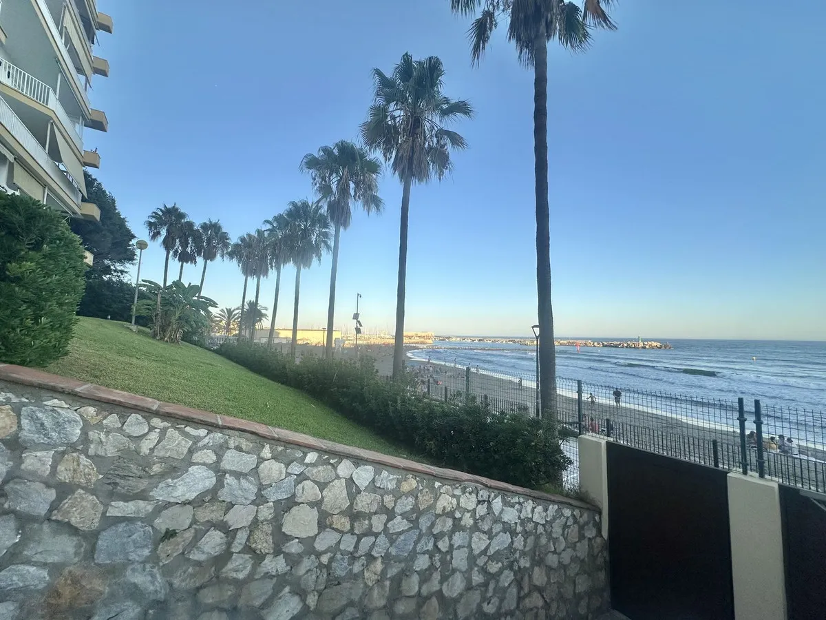 b684eea9-7237-4c4c-a0f8-6038c3c9e930