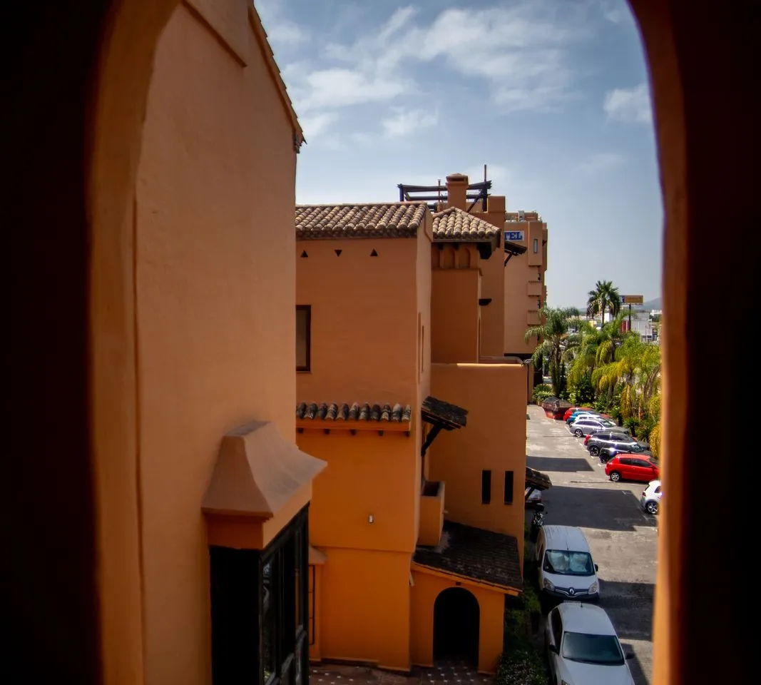 8209c10c-7a20-4921-aed2-2583ab5fb809