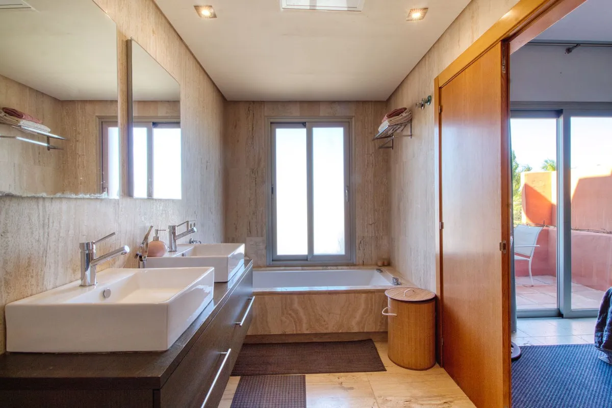 75157564-eeb7-4074-af90-c01140005a01