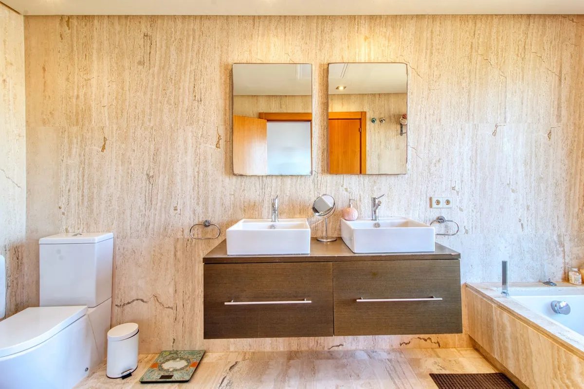 8bb9ad90-9f9c-4f58-8651-76c7c8e4ecd5