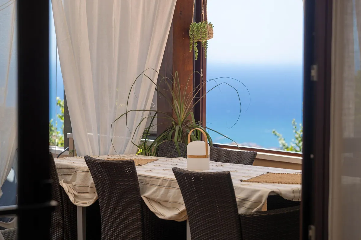 b782dd9d-f912-43b1-b0c0-7dcbbca8960a