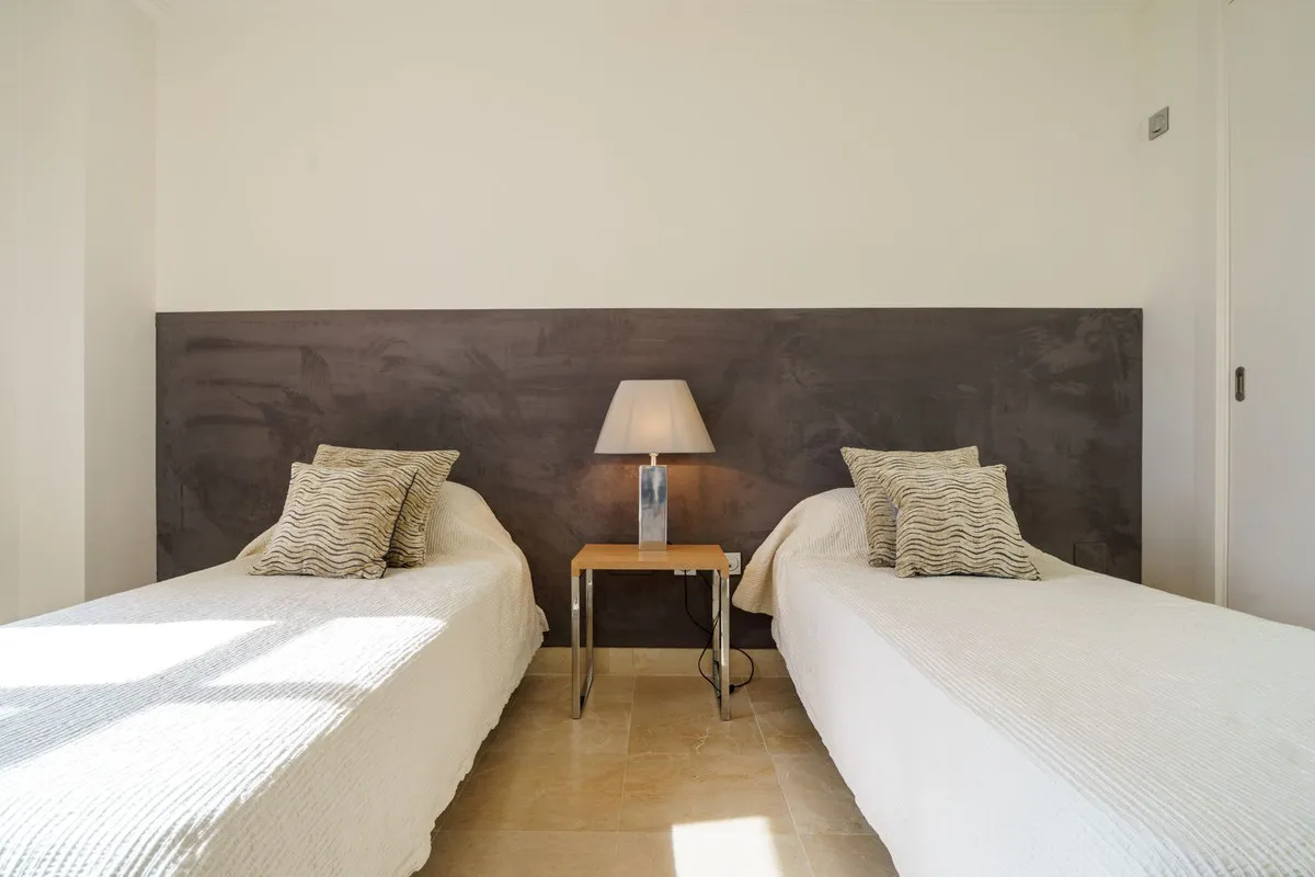 0abed156-8c82-41c6-ad4e-bbcd0cbe755e