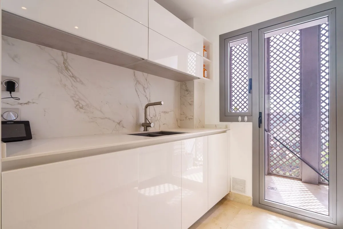 96c4e11f-0056-4a03-8704-80a164333987