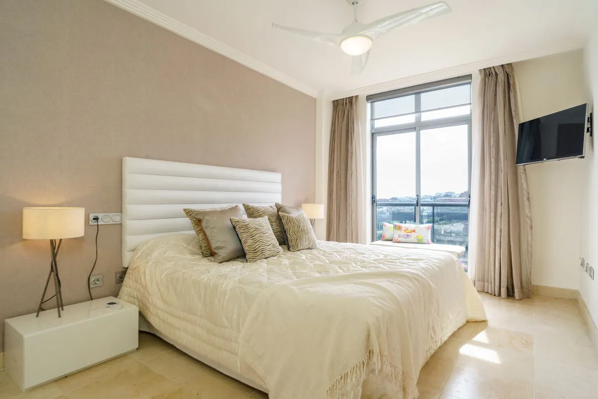 acced861-5305-443b-953c-8f09b1bfedc7