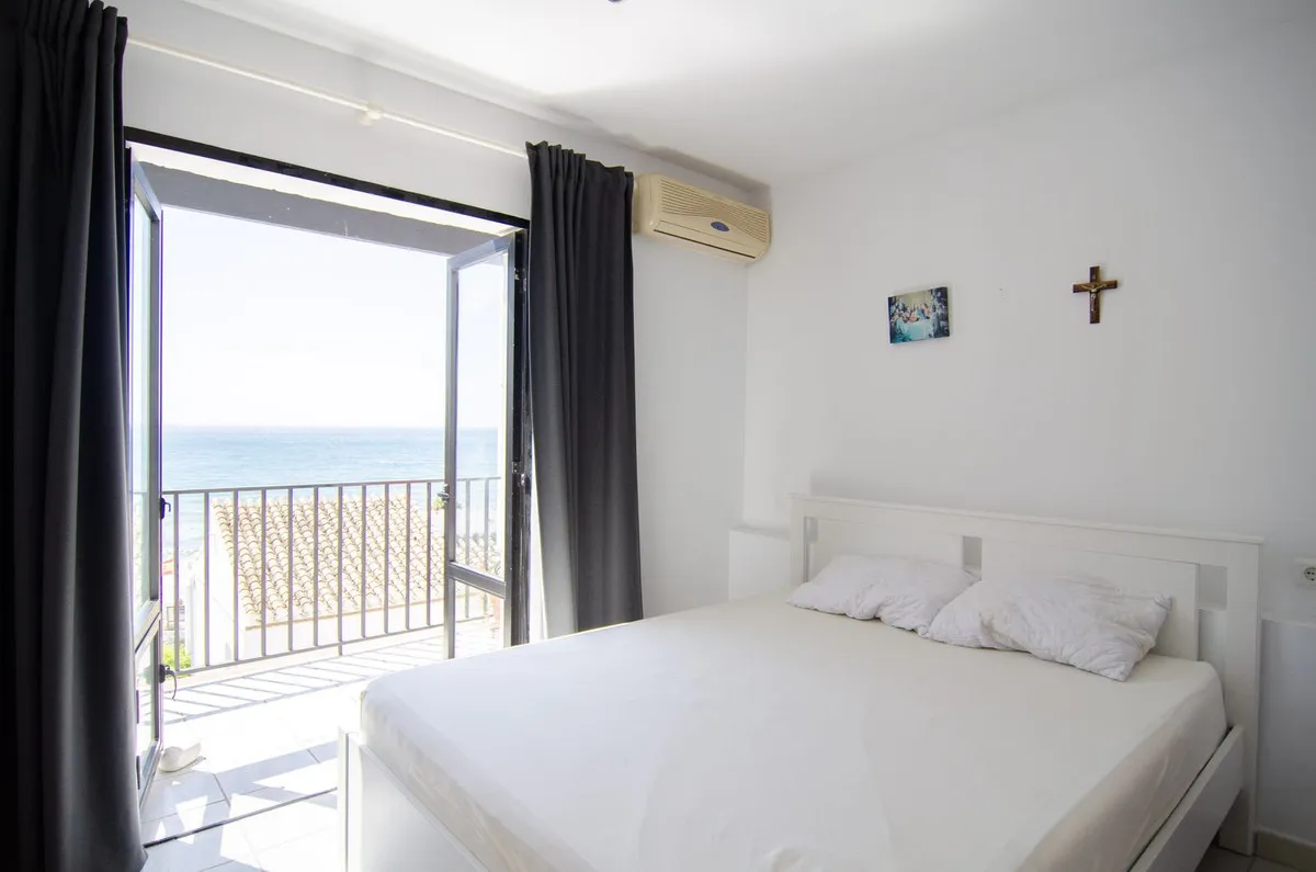 5b4055fe-978b-4554-ae21-d5059c385328