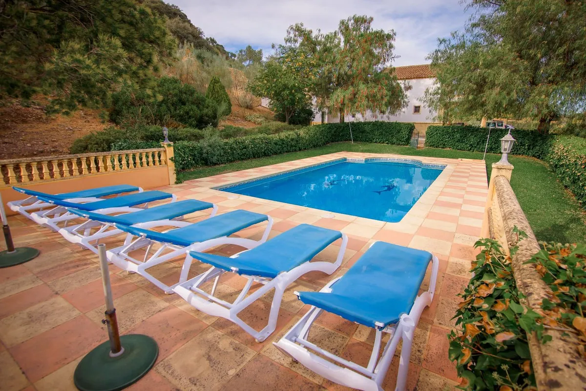 4ce372c6-3ca1-4ee4-8906-9dfa548cc0bd