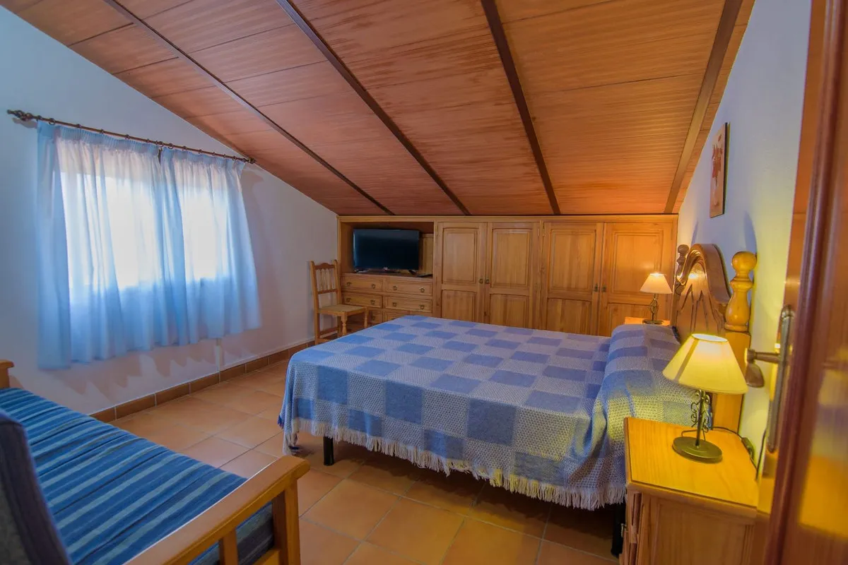 5b36fbef-5551-4d47-9041-d8393e05f7df