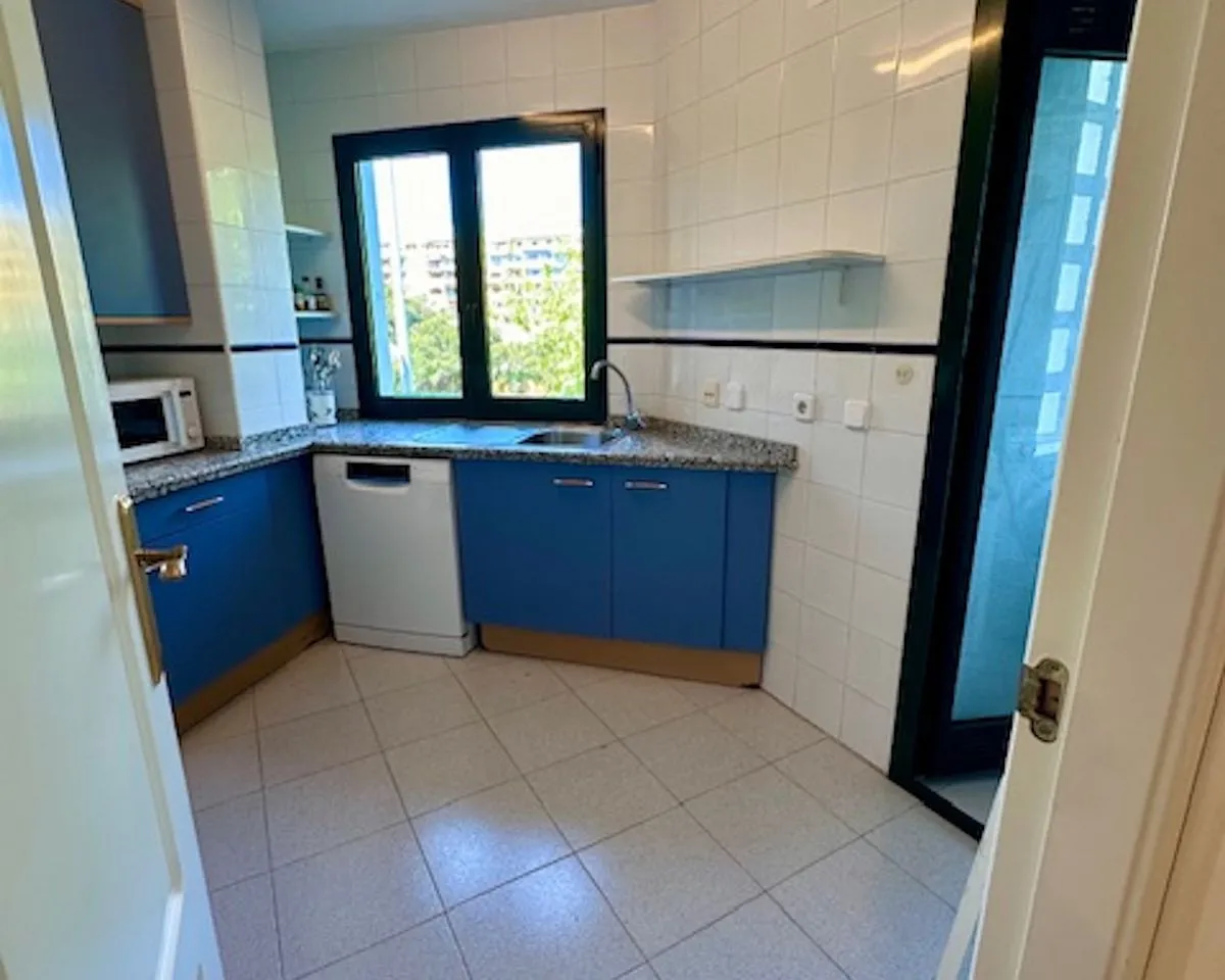 43872237-184b-4e9b-a30c-0e847ed455f7