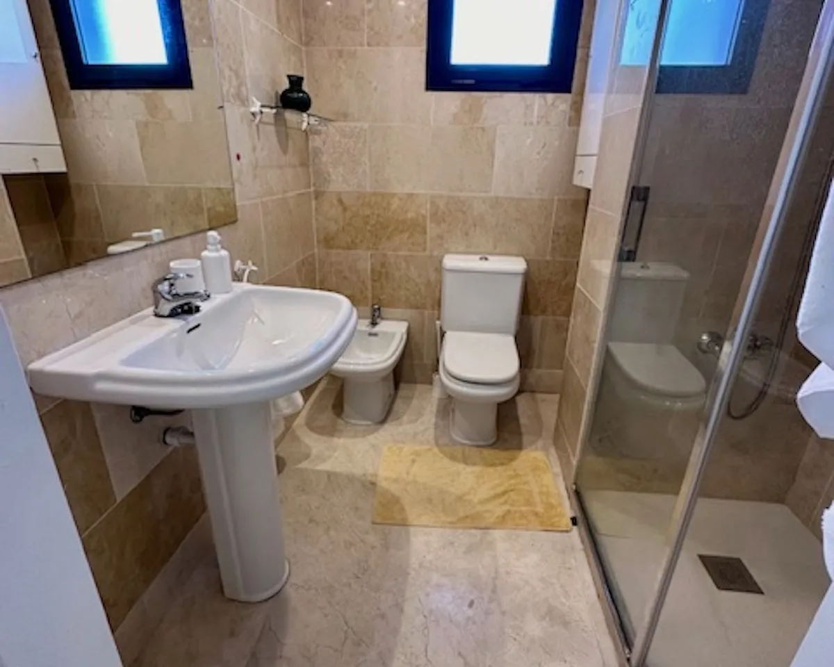 f2e3a305-0396-4b45-a533-c97653710260