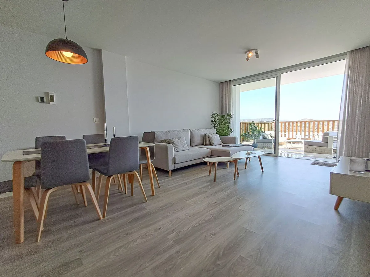 e4444774-655c-4209-8161-3a81b84cd816