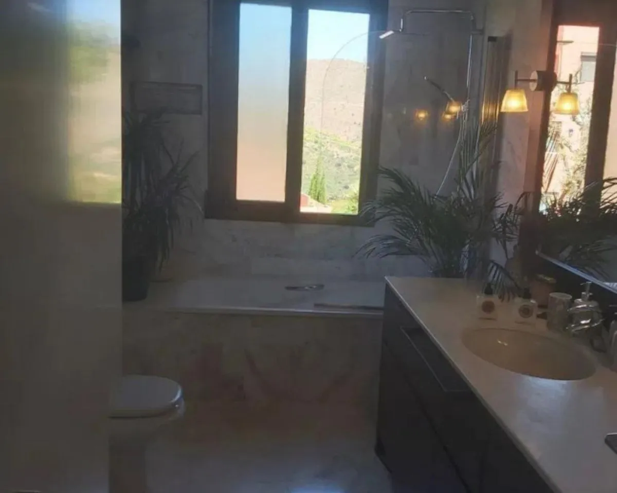 24c80aaa-6b3f-43b5-9eba-382e6c7b62d9