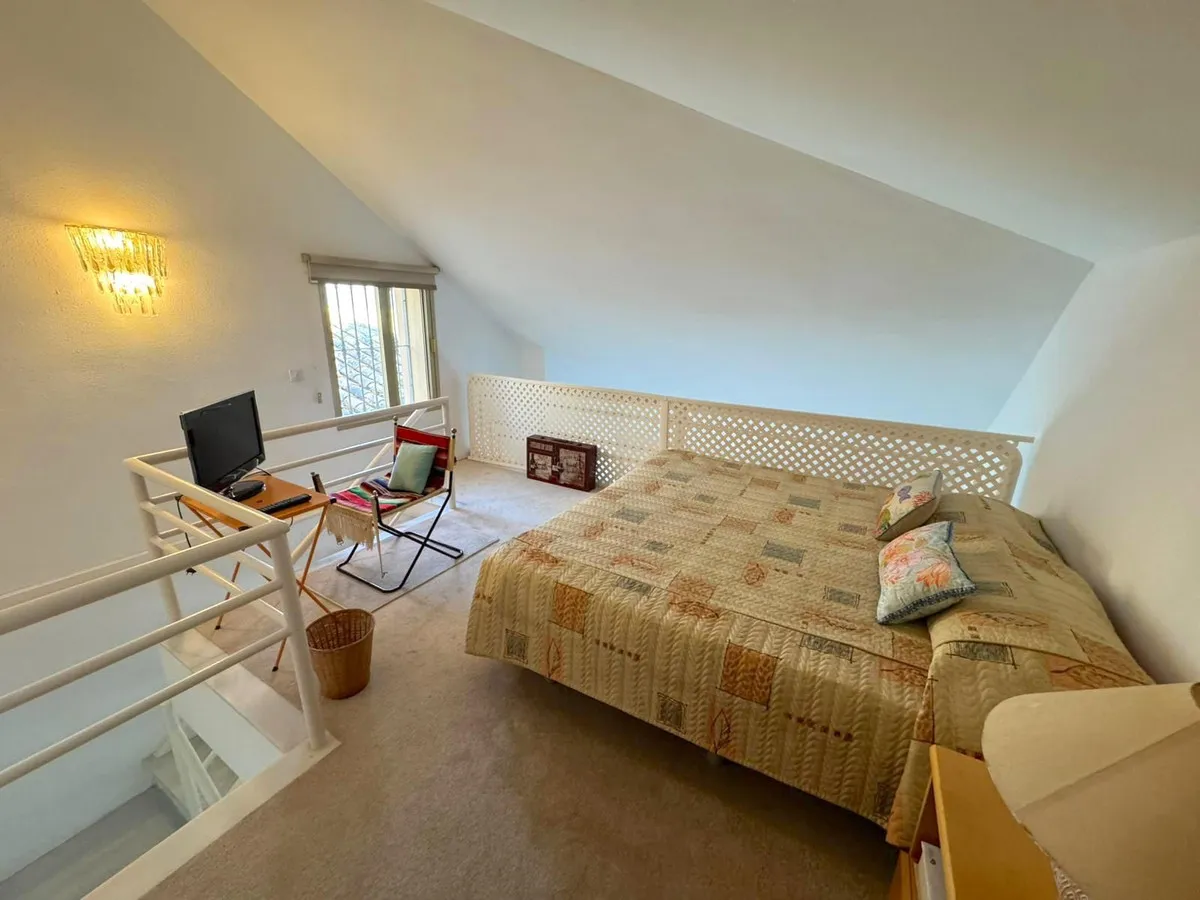 8f634993-6126-491e-a047-5b9c5e21e972