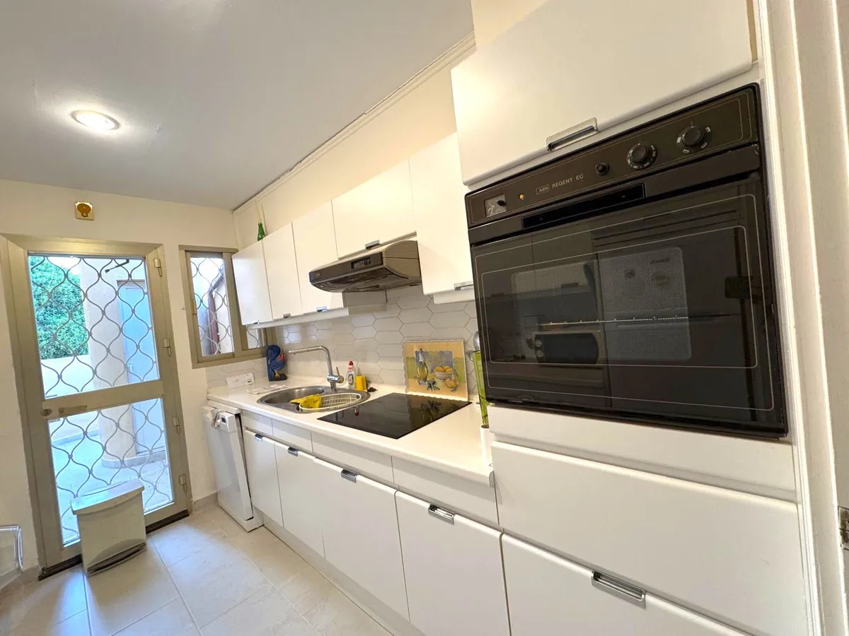 fff4303b-66e1-45f0-b8a8-8d6f5c256a01