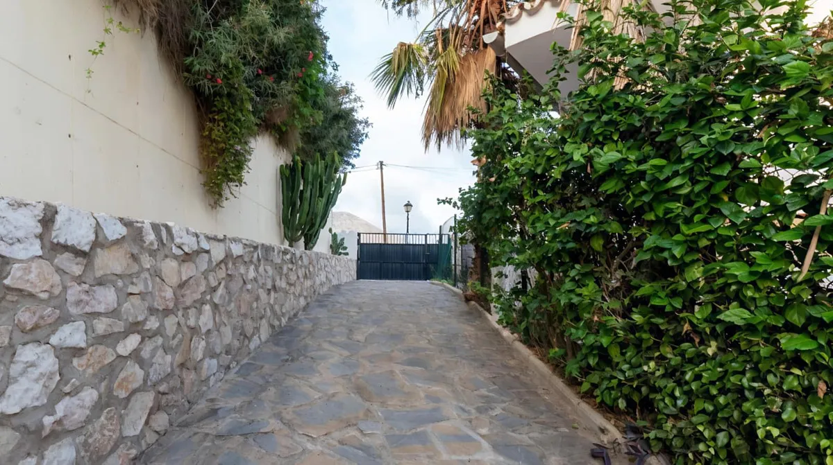 5648bd3e-a6eb-429b-a261-4a686c7b099e