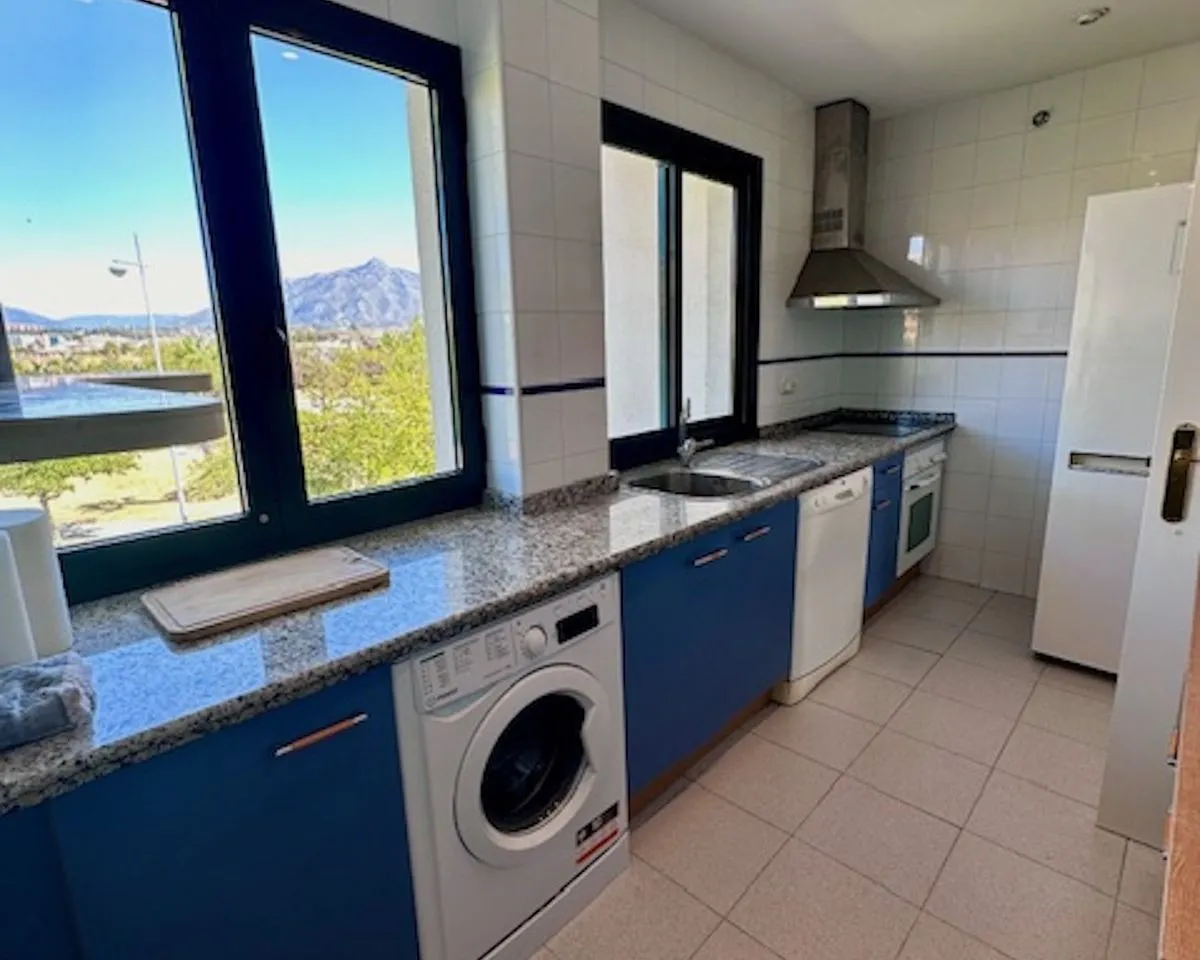 e3523ca9-b6c2-449d-9088-b169b018ad7e