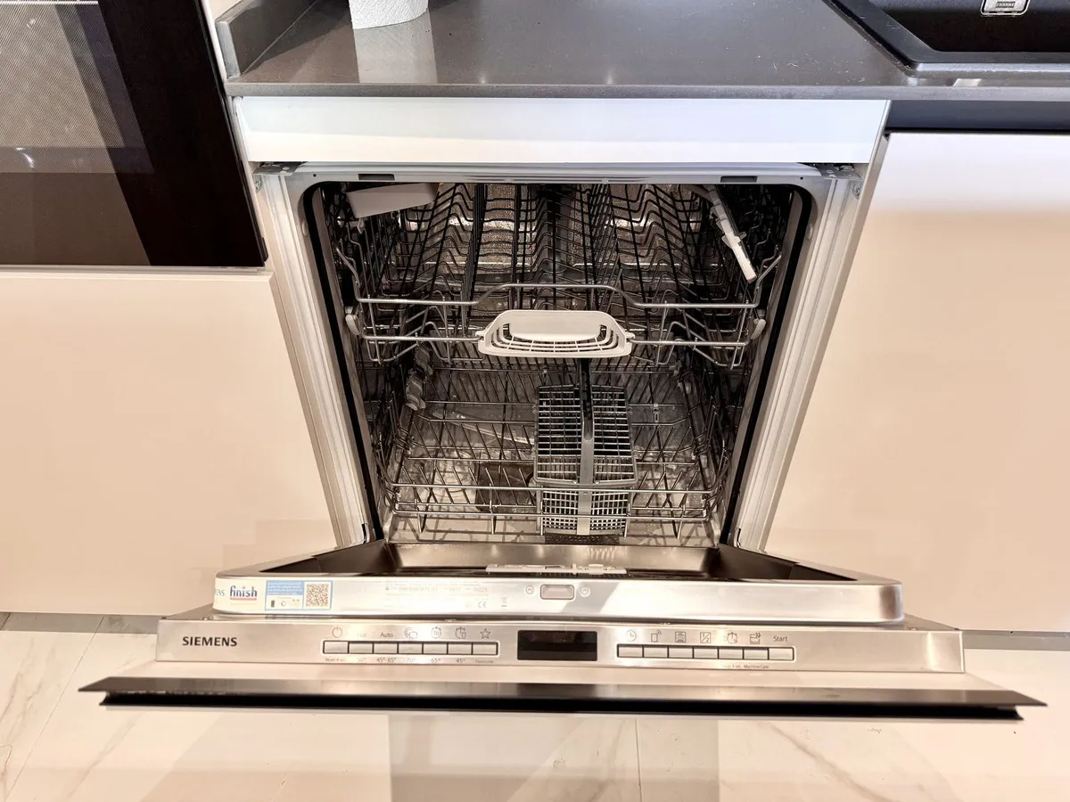 3450b051-9dc6-4700-ad72-14cb128fb6c0