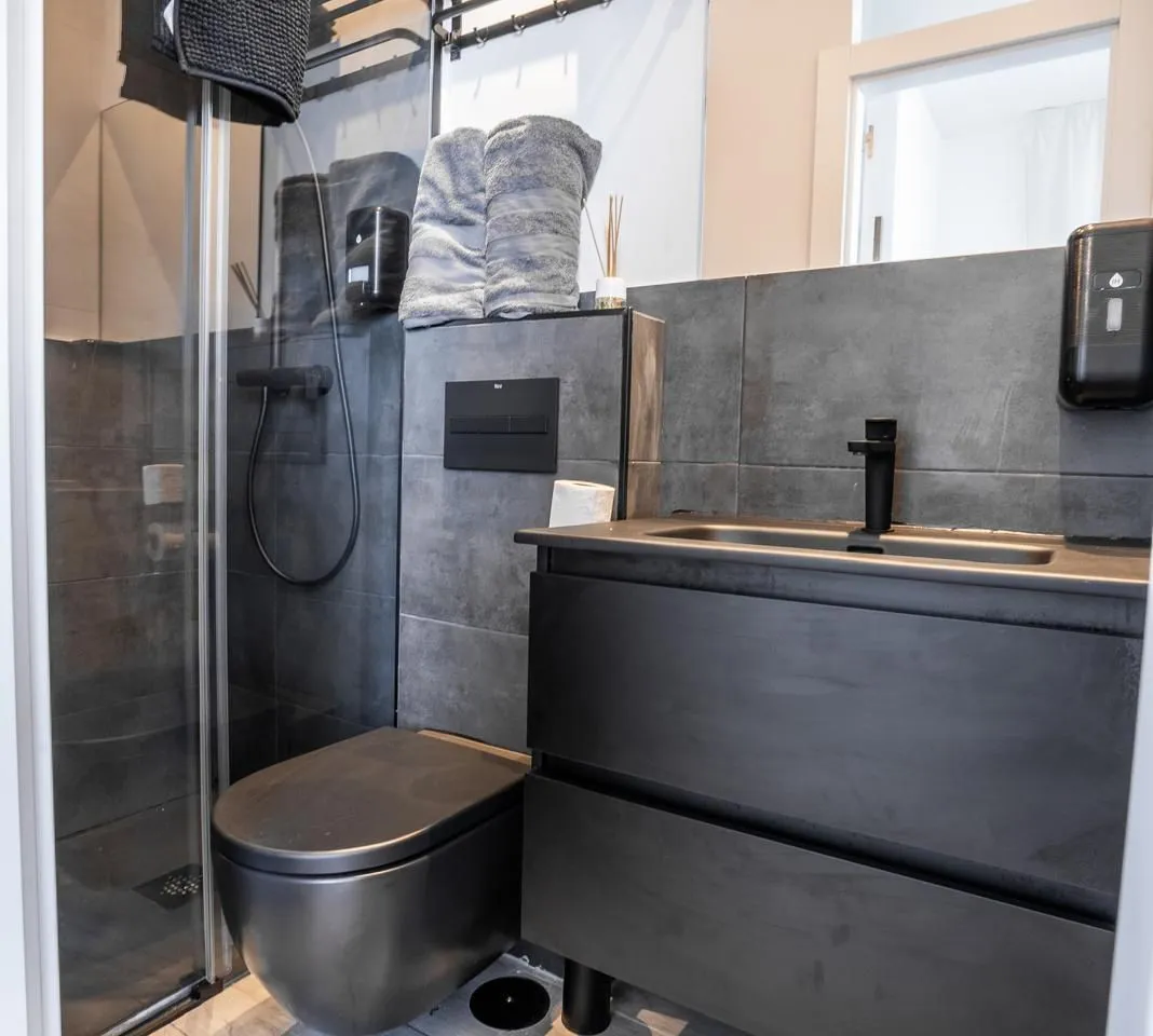 af5adc39-d4df-4e2b-b27f-1c9de4d1393c