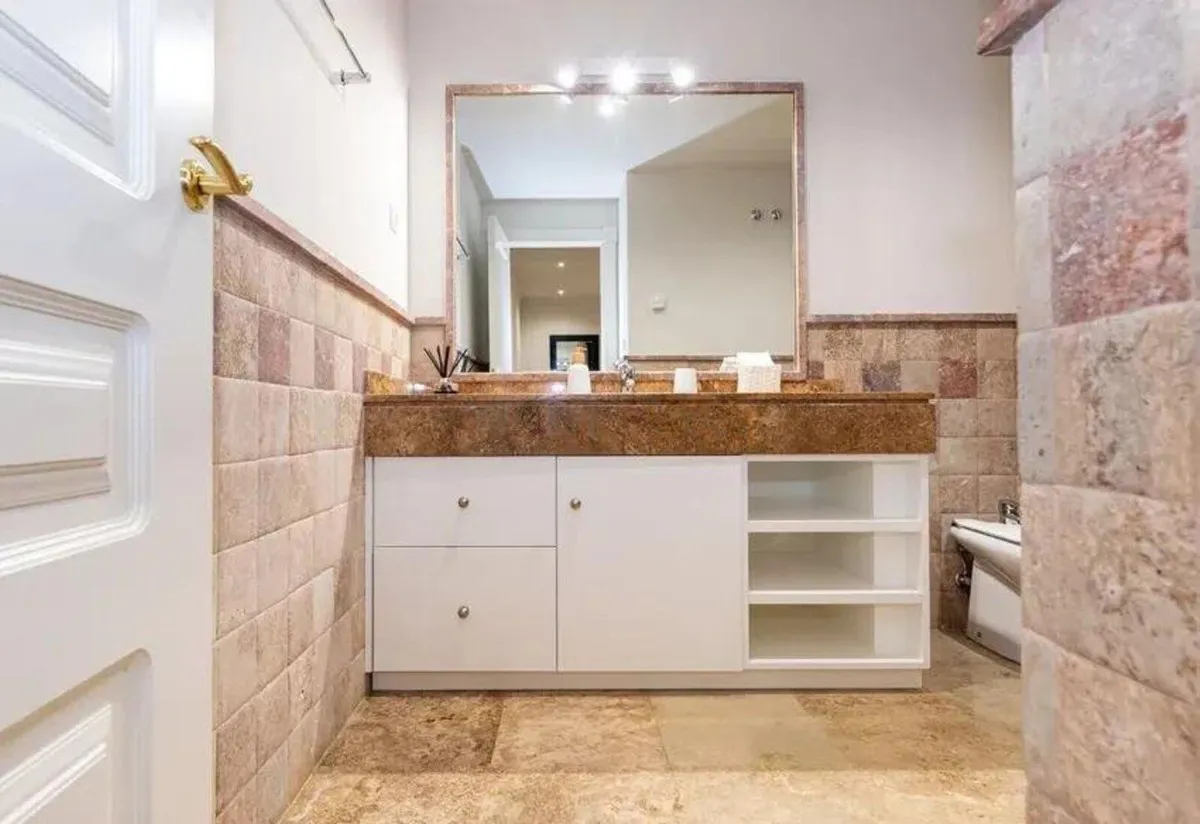 51b39b47-7bdb-4196-bc50-ffc81aac8fb4