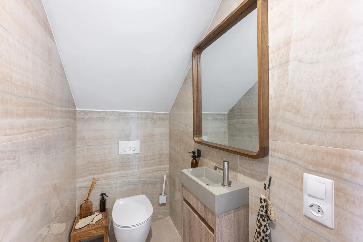 9ca92844-8622-40f1-bf42-41b5d14aee7f