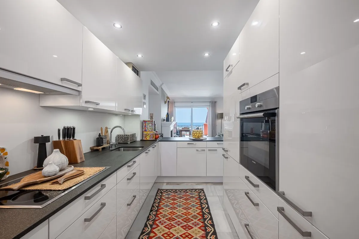 e98b4188-0e22-4632-bb1d-435b5eb7425b