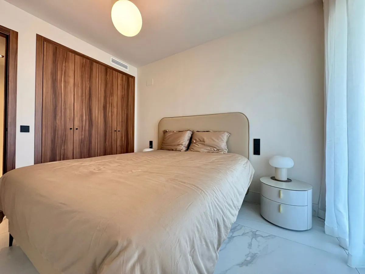 73dc6c73-76bd-4873-bf8c-14f5cab57cde