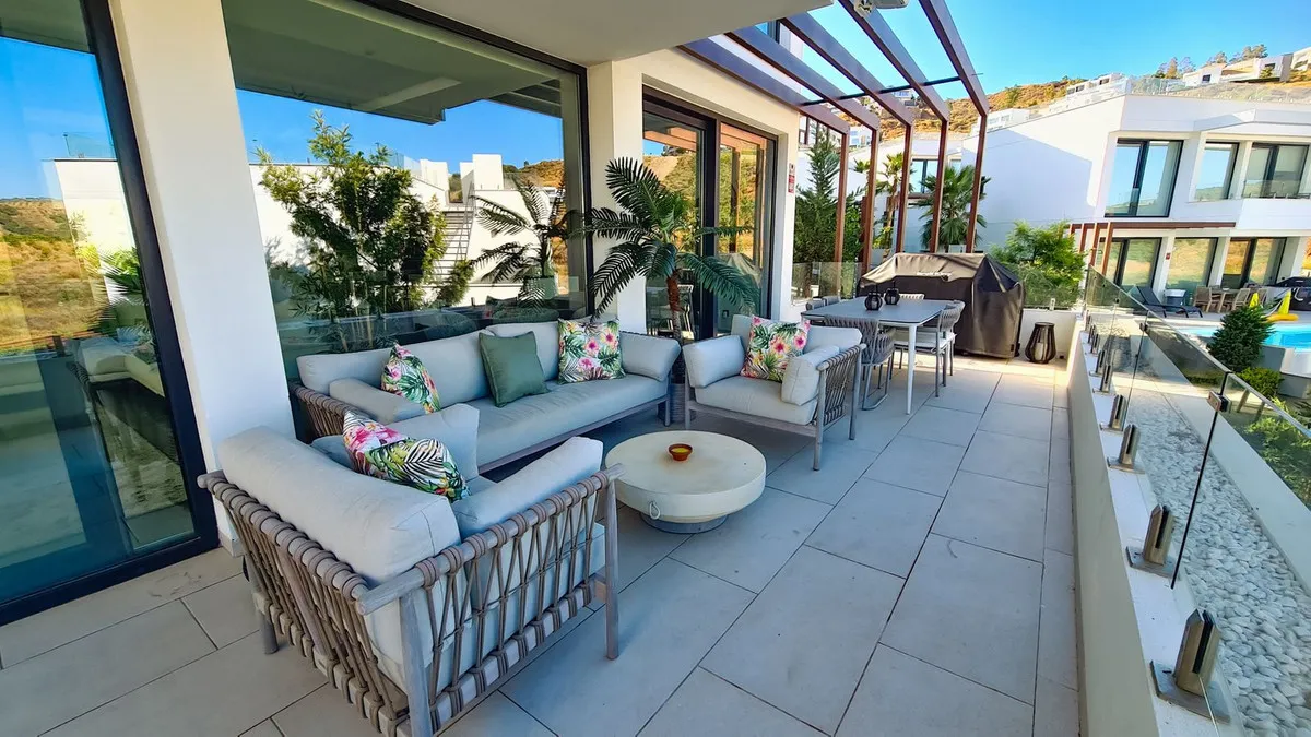 e53c25ca-8490-4e0e-a184-f3e1c08028cd