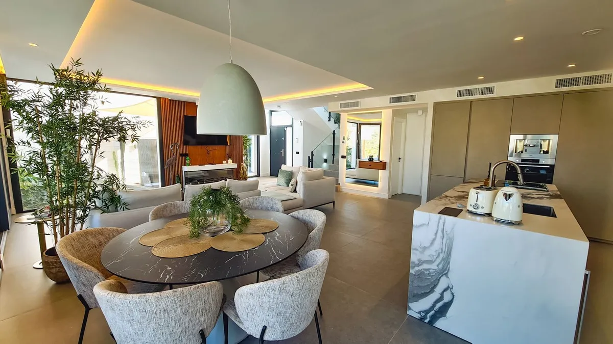 e566b512-1a6b-480e-8ddf-d9d922c5be7c