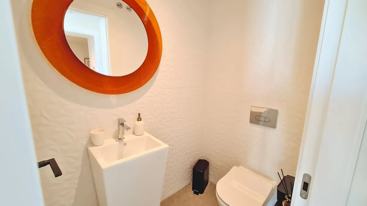 e6b7b979-03bf-45fe-9db4-03dd2c686405