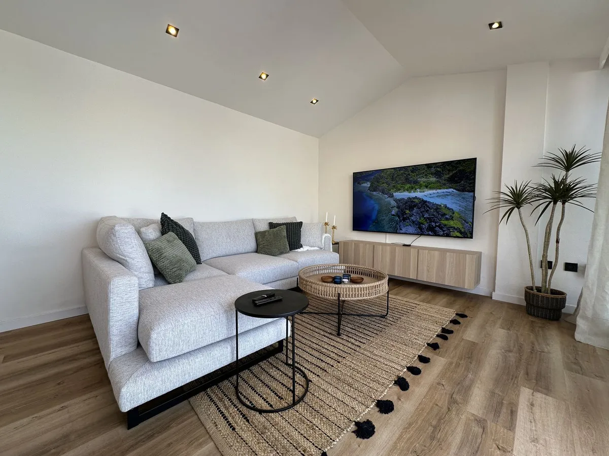 a49b40e4-cd82-48d8-85c3-e5523b6585b6