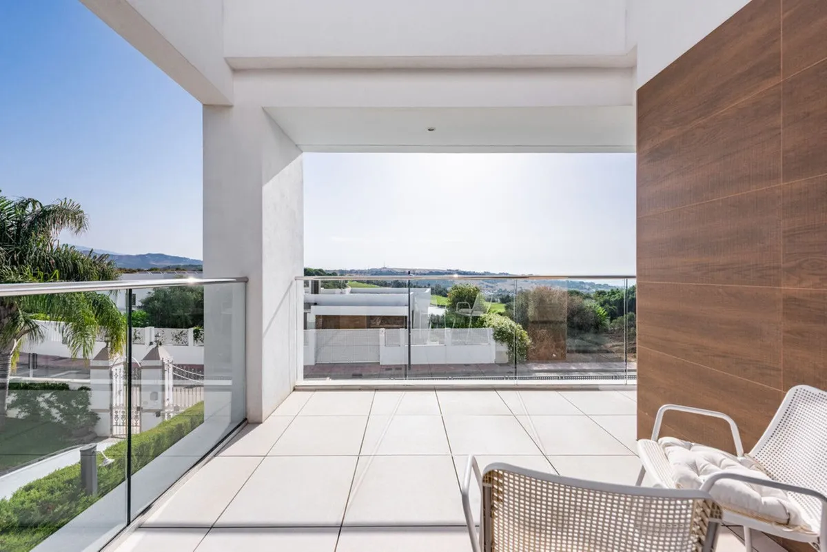 fe4db98b-9a80-4a4e-9f00-8f6144cbf12a