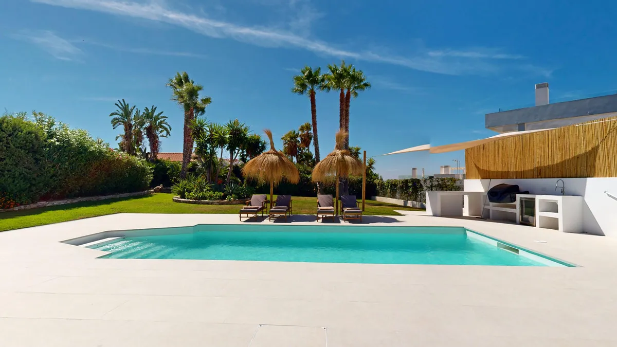 e7355550-6b61-45cf-bd64-9667850743c3