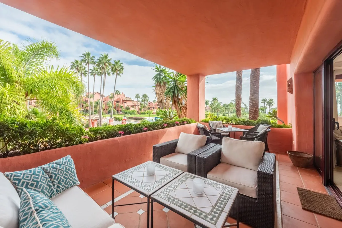 a07c100d-ba89-4af1-b896-8139b6b3ba0b